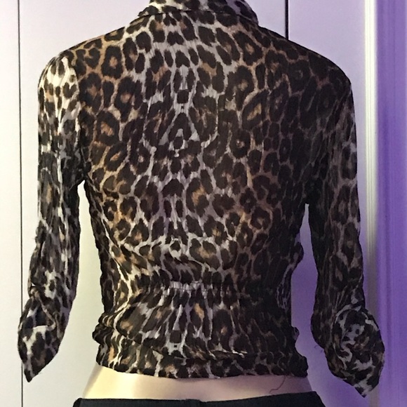 Active Cheetah Print Button Up with Front Tie Size Small Preloved - Picture 2 of 4